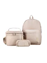 Set de tres piezas de accesorios de nylon color beige claro, compuesto por una mochila con bolsillo frontal, una lonchera con asa superior y una cartuchera pequeña con cierre. Todos los artículos tienen un diseño minimalista y liso, con una pequeña etiqueta de cuero sintético con el nombre de la marca.