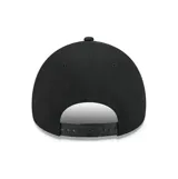 Gorra New Era ajustable de los Los Angeles Dodgers, color negro con el logo bordado en blanco en el frente y detalle lateral de la marca.