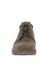 Bota de cuero marrón con cordones, diseño de caña baja y suela de goma con relieve.