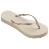 Ojotas Havaianas modelo Slim, color rosado, con tiras finas y suela con textura antideslizante.