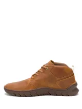 Botas tipo sneaker de cuero marrón claro Caterpillar, con cordones al tono y suela de goma texturizada.