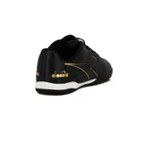 Championes de fútbol sala Diadora Barricade, color negro con detalles dorados.
