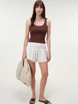 Short de algodón color blanco, de corte relajado, con cintura elastizada tipo smock.