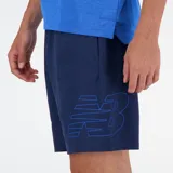 Short deportivo azul marino de poliéster con tecnología NB DRY de secado rápido, logo estampado en la pierna y cordón de ajuste en la cintura.