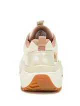 Championes Cat modelo Hasten Mesh, de diseño robusto en color blanco con detalles en tonos beige y rosado. Presentan una combinación de malla y microfibra, con suela de plataforma dentada y cierre mediante cordones.