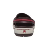 Zueco Crocs modelo Crocband Heritage, color negro con banda lateral en tono crema. Presenta correa de talón pivotante bicolor y diseño con textura pronunciada en la suela.