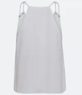 Blusa blanca de poliéster con escote en pico, tirantes finos ajustables y corte cruzado.