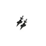 Par de aros colgantes con forma de daga negra con la palabra 'Love' escrita en una cinta.