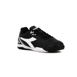 Championes de fútbol 5 Diadora Tifosi Tf Teen, color negro con detalles en blanco.