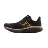 Championes de running New Balance Fresh Foam X 1080v12, color celeste con detalles en negro y verde flúor.