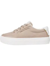 Zapatillas Tommy Hilfiger Essential de lona color beige con plataforma blanca, detalles metálicos dorados y talón en cuero sintético blanco con ribete dorado.