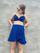 Top con estampado animal print de leopardo, con tirantes finos que se atan en el cuello y la espalda.