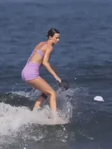 Short de baño negro de lycra con forro interno.