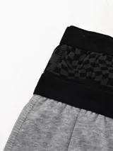 Pack de dos boxers de algodón, uno de color azul marino liso y otro con diseño de rayas horizontales blancas y azules. Ambos cuentan con cintura elástica con el logo de la marca estampado.
