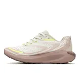 Championes de running Merrell modelo Morphlite, diseñados para terrenos mixtos de carretera y montaña. Presentan un diseño en tonos beige y rosado con detalles en amarillo neón, entresuela de espuma FloatPro para mayor amortiguación y suela de goma adherente con tacos para tracción.
