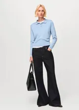 Sweater de punto fino mezcla de algodón y lana, color celeste, con cuello polo y cierre frontal de botones, de manga larga.