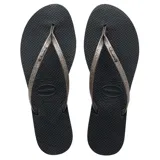 Sandalias Havaianas modelo You Shine, color gris grafito con tiras finas metalizadas.