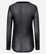 Blusa de manga larga con transparencia, confeccionada en viscosa y elastano. Presenta un diseño ajustado al cuerpo, cuello redondo y textura sutil, ideal para usar en capas.