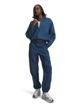 Jogger deportivo Under Armour de tejido técnico resistente al agua, con cintura elástica, bolsillos laterales y puños elásticos en los tobillos.