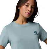 Remera Columbia para mujer de manga corta, color celeste, con cuello redondo y logo pequeño estampado en el pecho.