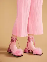 Medias azules de algodón con puño acanalado y logo de la marca Hansel from Basel en el tobillo.