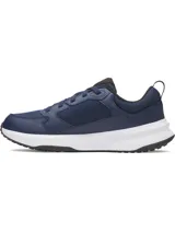Championes de entrenamiento Under Armour modelo Charged Edge, color azul marino con logo en celeste y entresuela blanca. Presentan una combinación de malla transpirable con revestimientos de cuero y material sintético para mayor estabilidad, plantilla Ortholite y suela de goma resistente.