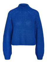 Sweater tejido de punto grueso con cuello alto, mangas largas raglán y puños acanalados. Presenta un diseño de calce holgado y textura acanalada.
