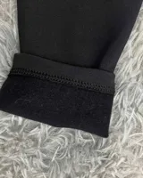 Calza larga chupín de tela suplex color negro, con felpa en el interior y tiro alto.