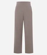 Pantalón recto color marrón de tejido anarruga, con cintura elástica ancha y bolsillos laterales funcionales.