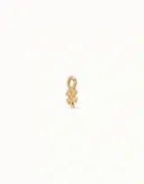 Dije de piercing dorado con forma de trébol de cuatro hojas.