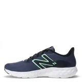 Championes de running New Balance modelo 411 V3, color azul con detalles en verde claro. Presentan capellada de malla transpirable, cierre con cordones negros, entresuela blanca de EVA acolchada y suela de goma negra.