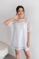 Remerón de viscosa color beige con textura tipo waffle.