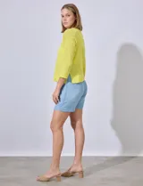 Buzo color salmón en tejido calado, marca Cable & Gauge. Cuello a la base, largo de manga 3/4. Ruedo y puño en tejido acanalado.