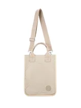 Bolso matero de diseño capitoneado color beige, con doble asa superior, correa regulable con inscripción de la marca y aplique circular con logo en el frente.