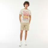 Pantalón de gabardina color beige, con diseño convertible 2 en 1 que permite desmontar la parte inferior para transformarlo en short. Presenta corte recto, bolsillos laterales y ajuste en los tobillos con cordón elástico.