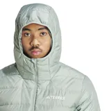 Campera inflable Adidas Terrex color verde, con capucha, cierre frontal y logo de la marca en el pecho.