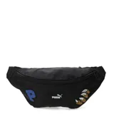 Riñonera Puma color negro con cierre principal, logo de la marca en el centro y parches decorativos laterales.