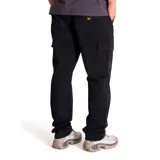 Pantalon cargo de corte recto color negro, con bolsillos laterales tipo sobre, bolsillos traseros con solapa y bolsillos cargo utilitarios en los laterales. Cuenta con cierre de cremallera y botón.