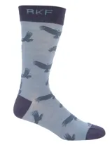 Calcetines de largo medio confeccionados en fibra de bambú, con diseño estampado de aves en color azul y detalles en tono más oscuro en puntera, talón y puño.