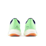 Championes de running New Balance FuelCell Rebel v3, color verde claro con detalles en azul marino, blanco y amarillo.