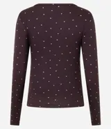 Blusa de pijama de manga larga color bordó con estampado de pequeños corazones blancos. Presenta escote en U con detalle de encaje y un pequeño moño celeste en el centro.