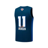 Musculosa de básquet azul marino con detalles laterales en naranja. Presenta el logo oficial de los New York Knicks estampado en el frente y etiqueta de autenticidad NBA en el ruedo.