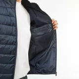 Campera puffer azul marino con cierre frontal y cuello alto.