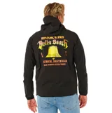 Campera rompevientos negra con capucha ajustable, cierre frontal completo y bolsillos laterales con cierre. Presenta un estampado gráfico en el pecho con la inscripción Rip Curl Pro Bells Beach Australia y puños elásticos.