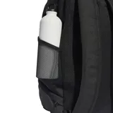 Mochila Adidas Tiro 23 negra con tres tiras blancas y logo de Adidas en blanco. Cuenta con correas acolchadas, compartimento para championes y está fabricada con materiales reciclados.