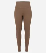 Legging deportiva de tiro alto confeccionada en microfibra acanalada, con diseño ajustado y textura acanalada.