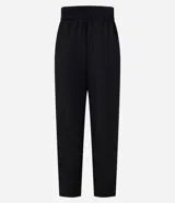 Pantalón de vestir gris con finas rayas verticales, de corte carrot, tiro alto y cierre frontal con botón.