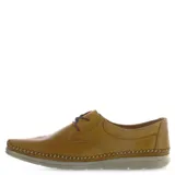 Zapato acordonado de cuero color marrón habana, con costuras a la vista y suela de goma.