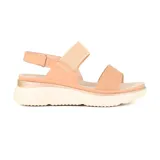 Sandalias color nude con plataforma blanca y ajuste con hebilla y elástico.