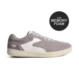 Championes deportivos Hi-Tec Atira Men, color gris con detalles en blanco y suela beige. Confeccionados en gamuza y con tecnología Memory Foam.